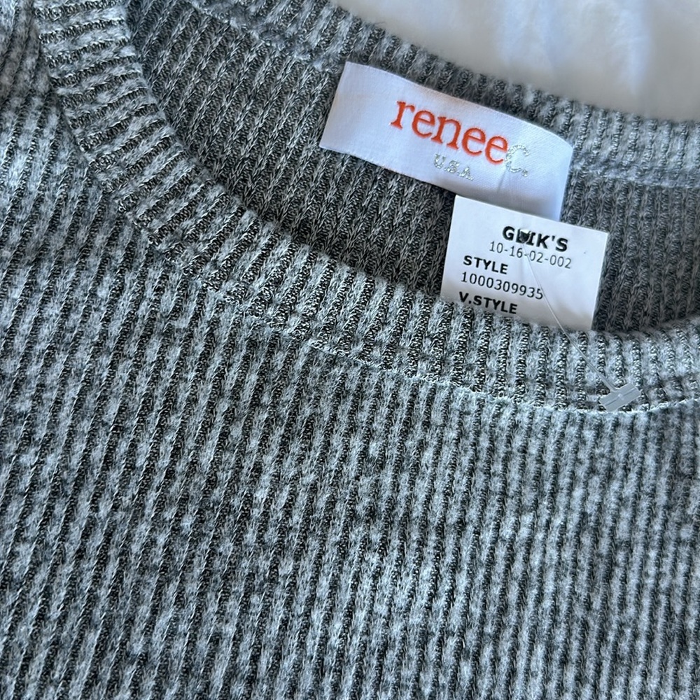 NWT! Women’s long sleeved shirt by Reese C., size L, - Picture 2 of 5